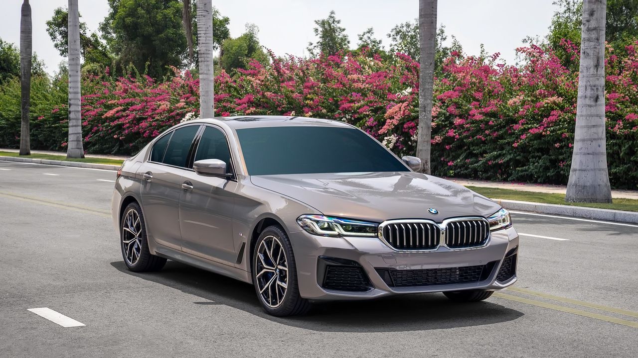 BMW 5-Series LCI 2021 giá từ 2,5 tỷ đồng có gì?