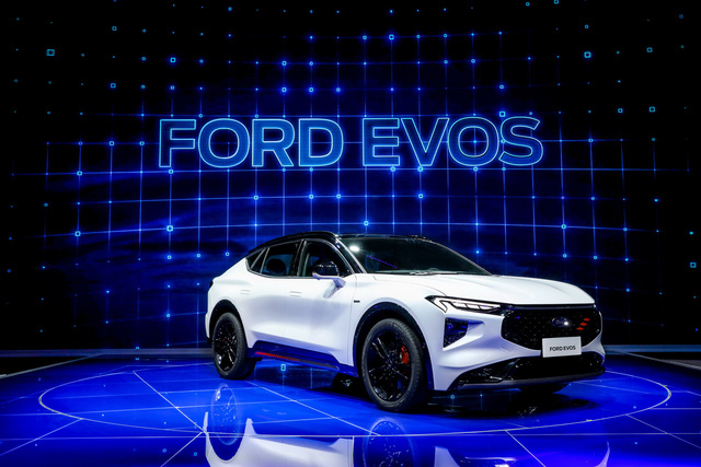 Ford ra mắt mẫu SUV 7 chỗ mới Evos