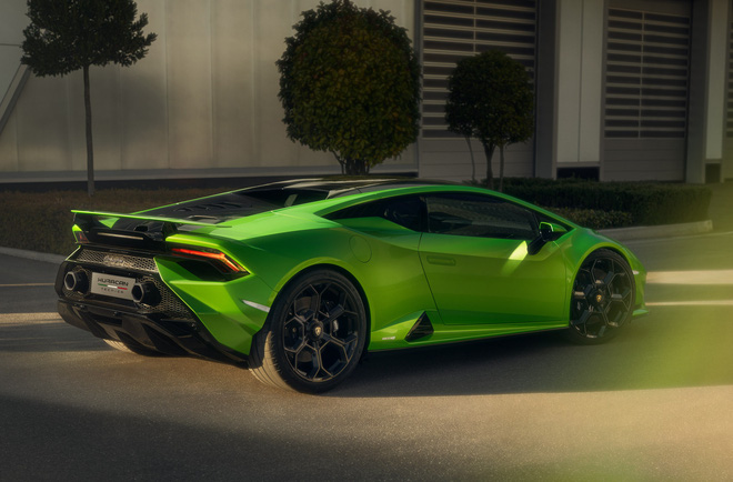 https://cdn.thoibaonganhang.vn/stores/news_dataimages/thanhlm/042022/13/09/ra-mat-lamborghini-huracan-tecnica-10-.2439.jpg