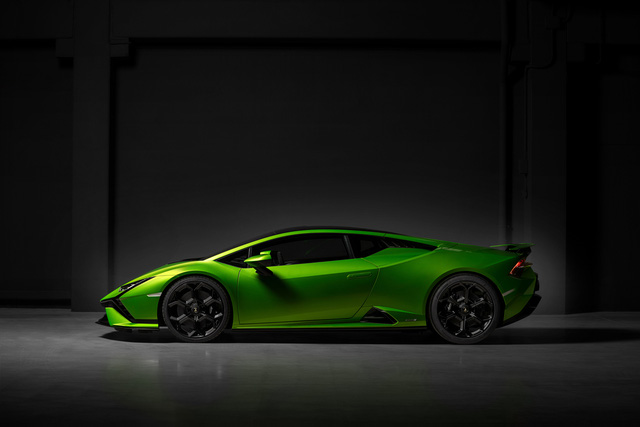 https://cdn.thoibaonganhang.vn/stores/news_dataimages/thanhlm/042022/13/09/ra-mat-lamborghini-huracan-tecnica-10-.8179.jpg