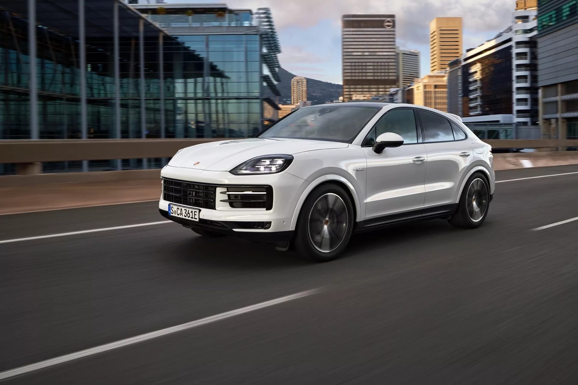 porsche cayenne 2024 co gia khoi tu khoang 18 ty dong