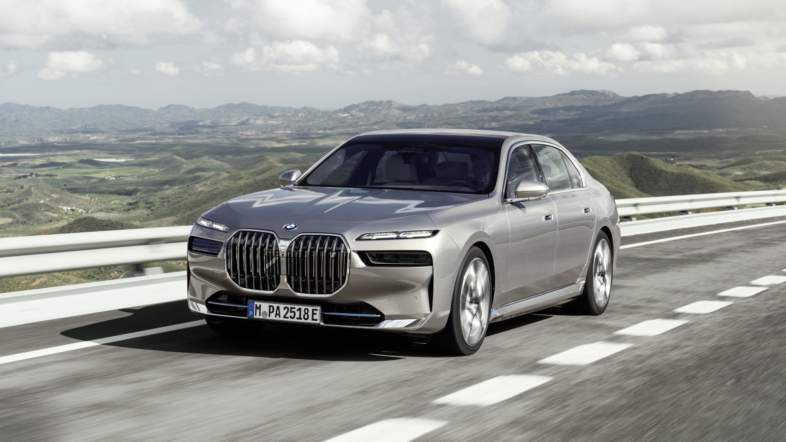 BMW 7-Series 2023 chuẩn bị ra mắt