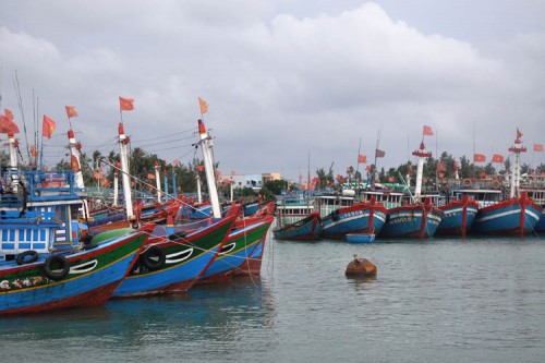 BIDV hỗ trợ máy thông tin liên lạc cho ngư dân