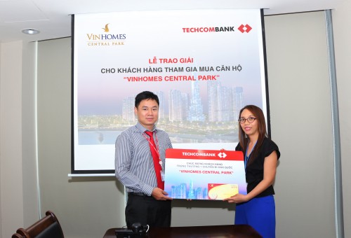 Techcombank: Trao giải cho khách hàng may mắn vay mua dự án Vinhomes Central Park