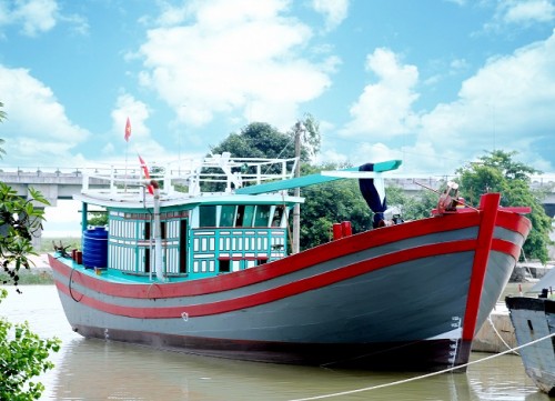 Vietcombank Vinh bàn giao tàu dịch vụ hậu cần nghề cá