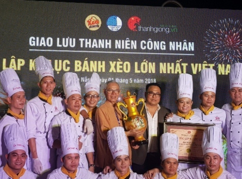 Bánh xèo “khủng” nhất Việt Nam
