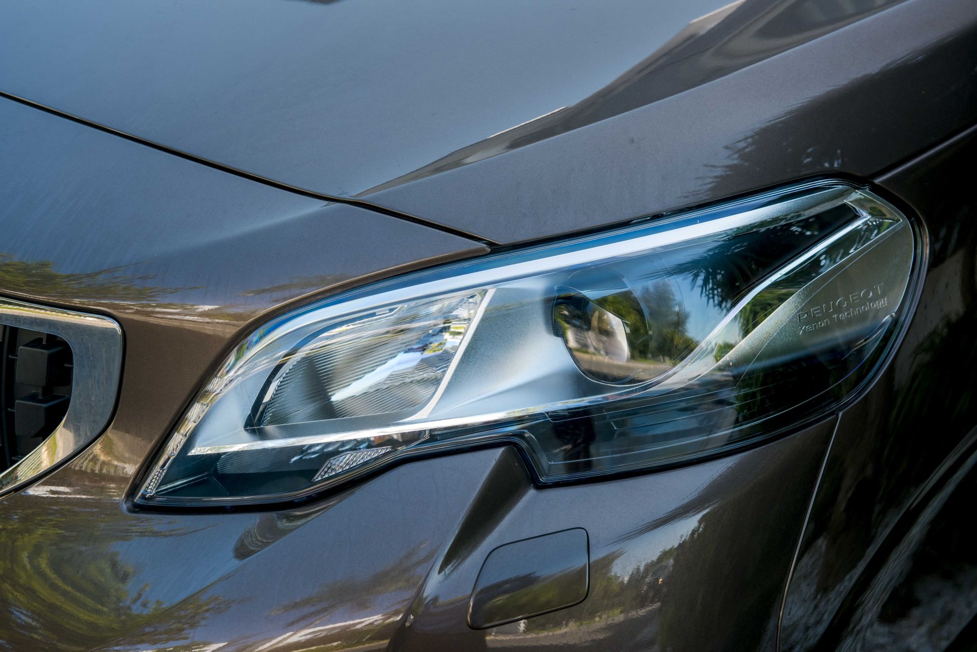 Cận cảnh Peugeot Traveller phiên bản Luxury giá 1,699 tỷ đồng