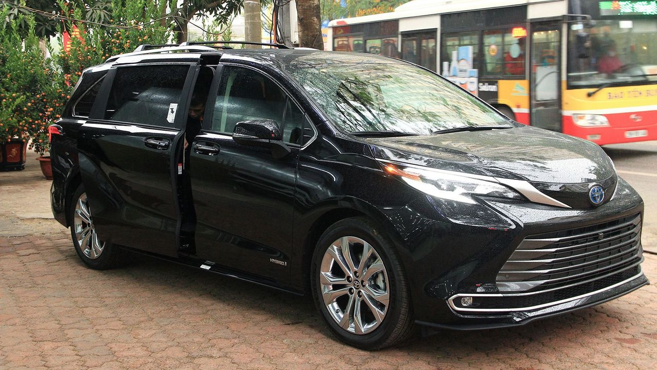 can canh toyota sienna 2021 gia hon 4 ty dong