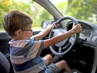 Giải đáp về xử phạt lỗi lái xe khi chưa đủ tuổi
