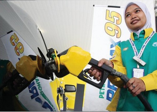 Giá dầu thế giới biến động: Malaysia vẫn đứng vững