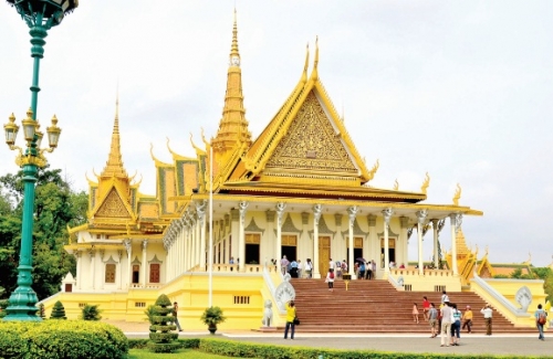 Du lịch hè Campuchia quen mà lạ