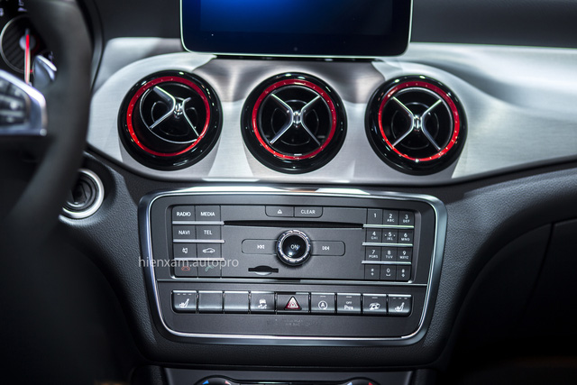 Cận cảnh Mercedes-Benz GLA 45 AMG giá 2,279 tỉ đồng - Ảnh 8.