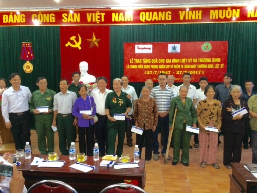 Tập đoàn Tân Hiệp Phát thăm và tặng quà các gia đình liệt sỹ và thương binh tại Nghệ An, Hà Tĩnh