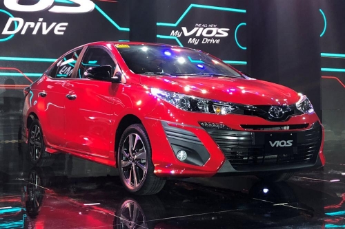 Toyota giảm giá Vios và hỗ trợ phí trước bạ khi mua Corolla Altis