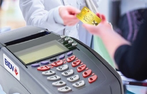 NHNN yêu cầu giảm phí giao dịch trên ATM, POS, chuyển khoản liên ngân hàng