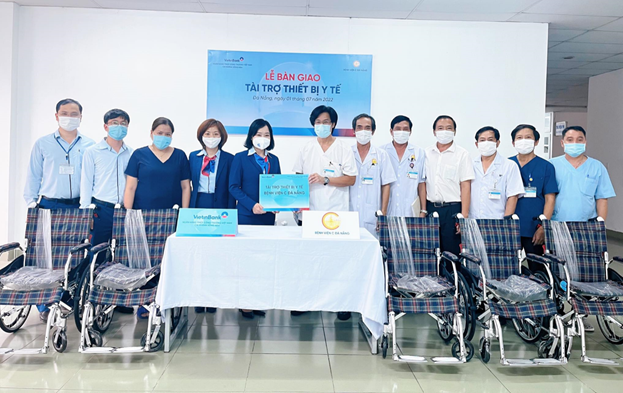 VietinBank chi nhánh Sông Hàn tài trợ trang thiết bị y tế cho Bệnh viện C Đà Nẵng
