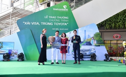 Vietcombank: Trao thưởng chương trình “Xài Visa – Trúng Toyota”