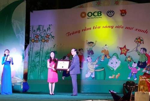 OCB lập kỷ lục lồng đèn tái chế lớn nhất Việt Nam