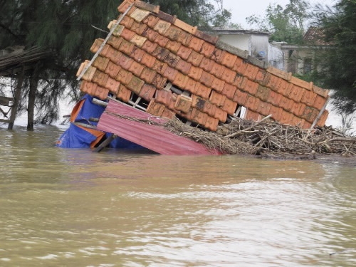Ngành Ngân hàng hỗ trợ 6 tỷ đồng cho các tỉnh miền Trung chịu thiệt hại do cơn bão số 10