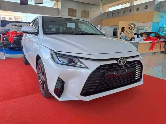 Toyota Vios 2023 ra mắt tại Lào