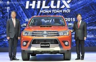 Toyota Hilux mới có giá từ 693 triệu đồng tại Việt Nam