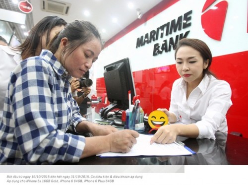 Maritime Bank trao tiền cho chị Hồng “ve chai”