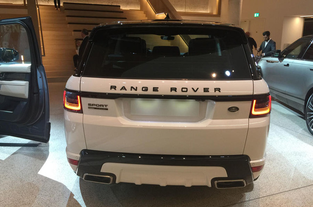 Lần đầu chiêm ngưỡng vẻ đẹp bằng xương, bằng thịt của Range Rover Sport 2018 - Ảnh 3.