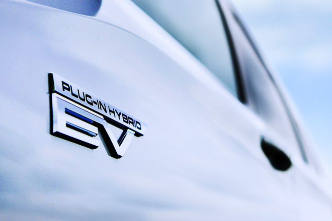 Ra mắt Mitsubishi Outlander PHEV 2022