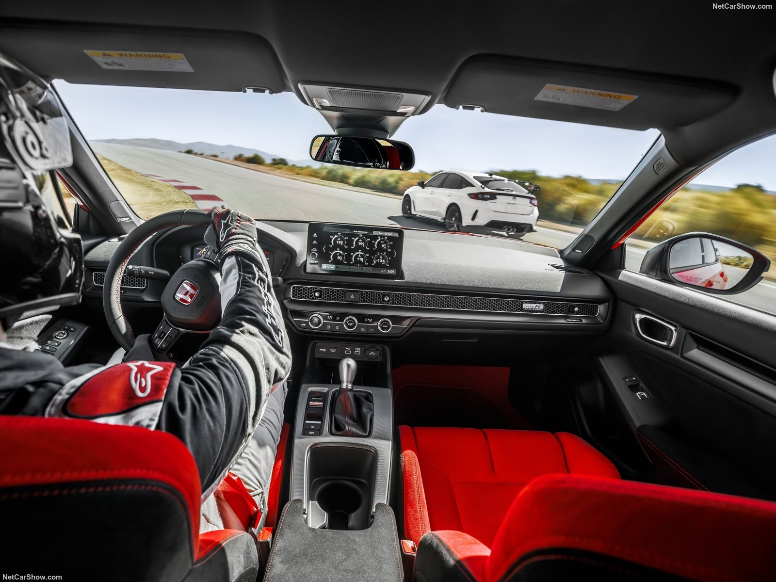 Honda Civic Type R 2023 có giá bán dự kiến dưới 2 tỷ đồng