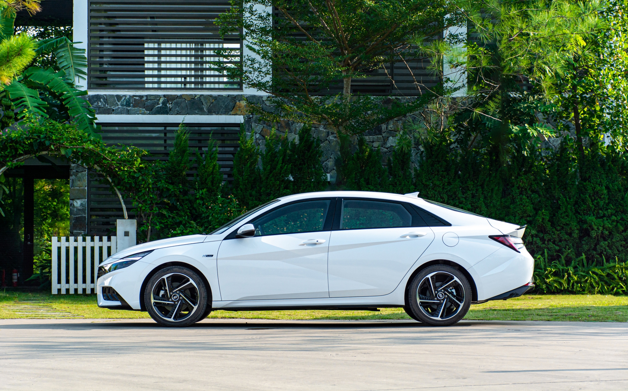 Hyundai Elantra 2023 vừa ra mắt có giá bán từ 599 triệu đồng