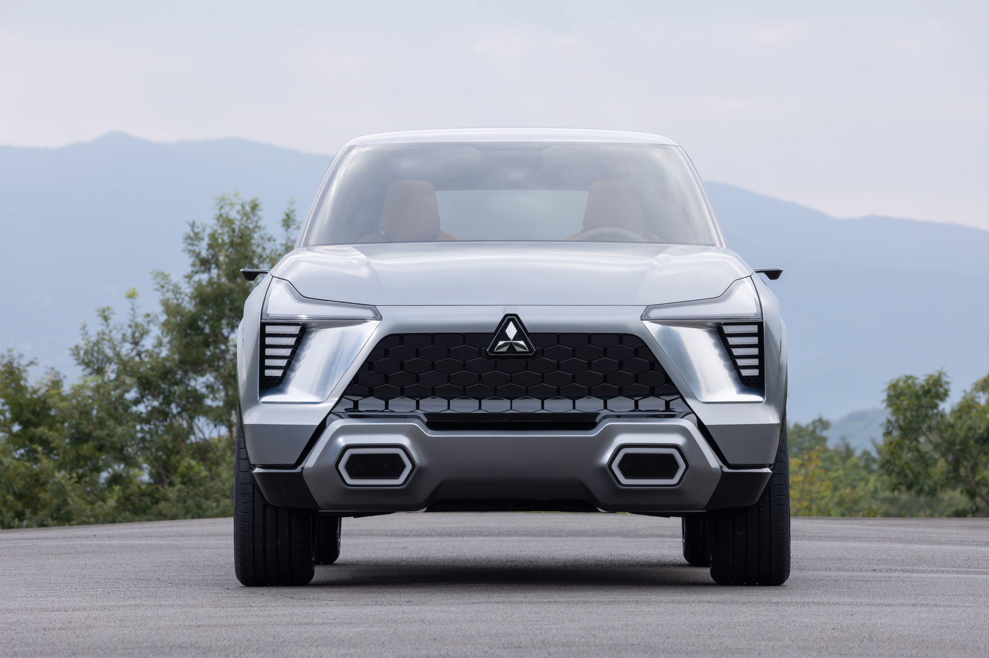 Mitsubishi XFC Concept ra mắt tại Việt Nam