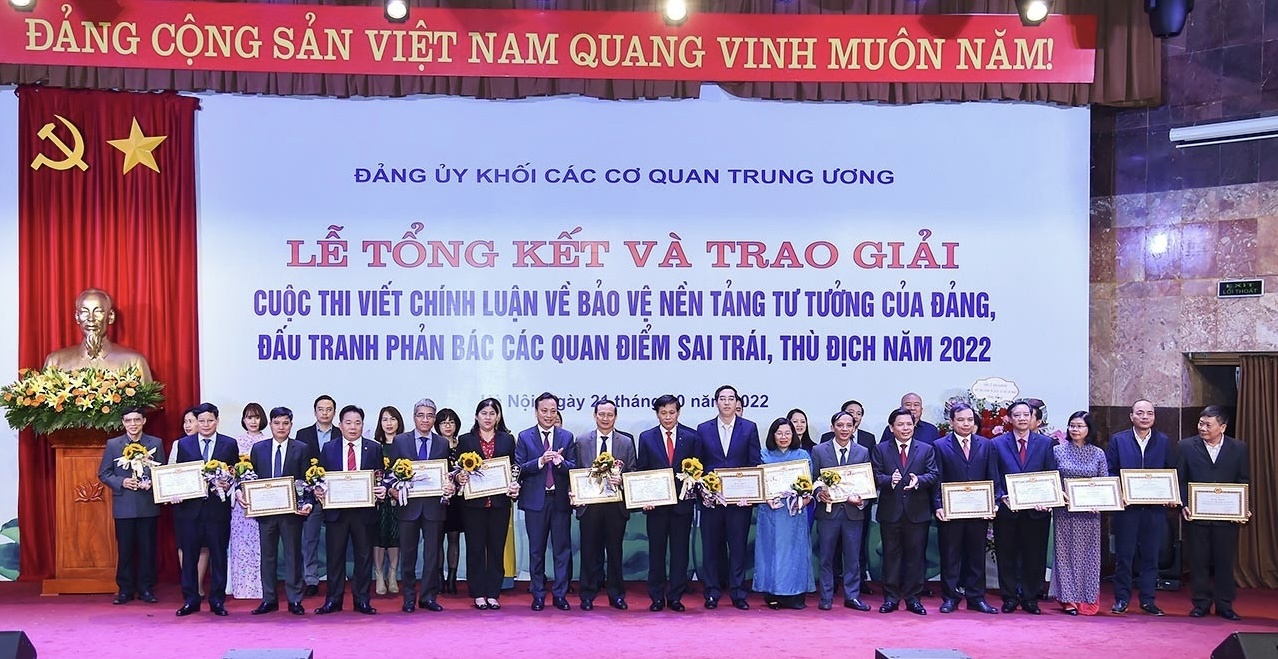 dang uy khoi cac cqtw trao giai cuoc thi viet chinh luan ve bao ve nen tang tu tuong cua dang dau tranh phan bac cac quan diem sai trai thu dich nam 2