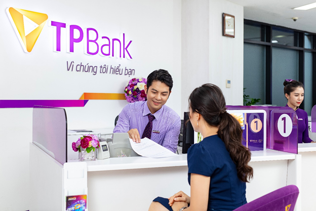 Lợi nhuận quý III TPBank tăng 35%: Mạnh trong quản trị, ấn tượng ở mảng dịch vụ