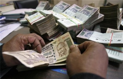 Ấn Độ dừng đổi tiền cũ lấy tiền mới