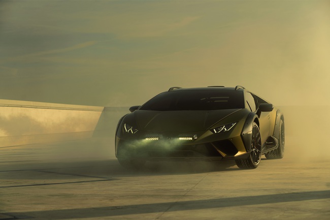 Lamborghini Huracan Sterrato - Siêu xe off-road hé lộ trước khi ra mắt cuối tháng này