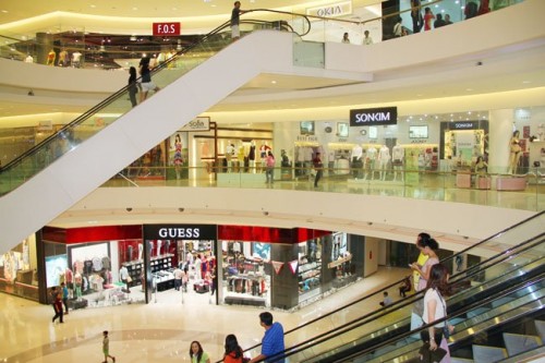 Trung tâm mua sắm: Áp lực từ doanh nghiệp ngoại