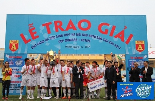 "Nghẹt thở" với trận chung kết của Giải bóng đá học sinh THPT Hà Nội