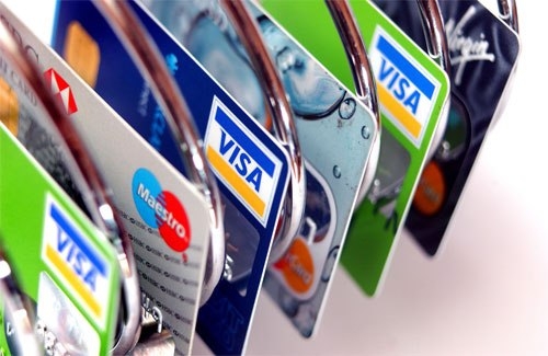 Tư vấn quản lý tài chính khi sử dụng thẻ ghi nợ quốc tế