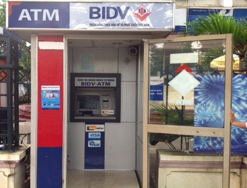 Bất cập quanh việc đặt máy ATM
