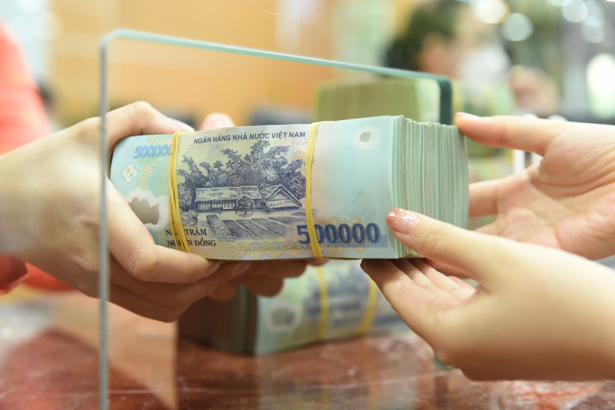 tien gui vao ngan hang tiep tuc lap dinh